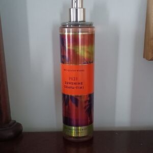 Bath & Body Works Fiji Sunshine Guava-Tini Mist - Vibrant Orange and Green